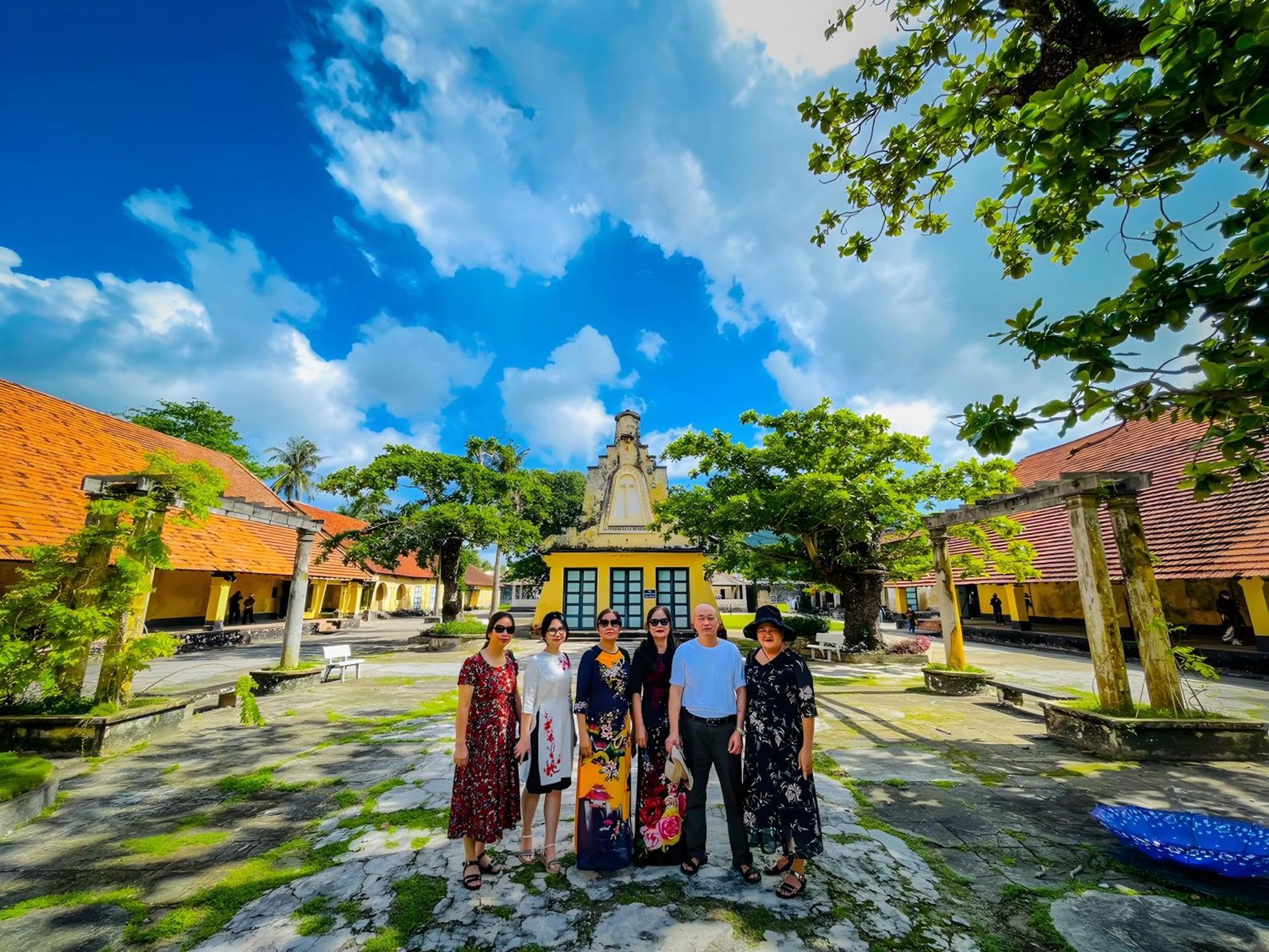 Duy Canh Homestay Chi Khu Co Ong Eksteriør billede