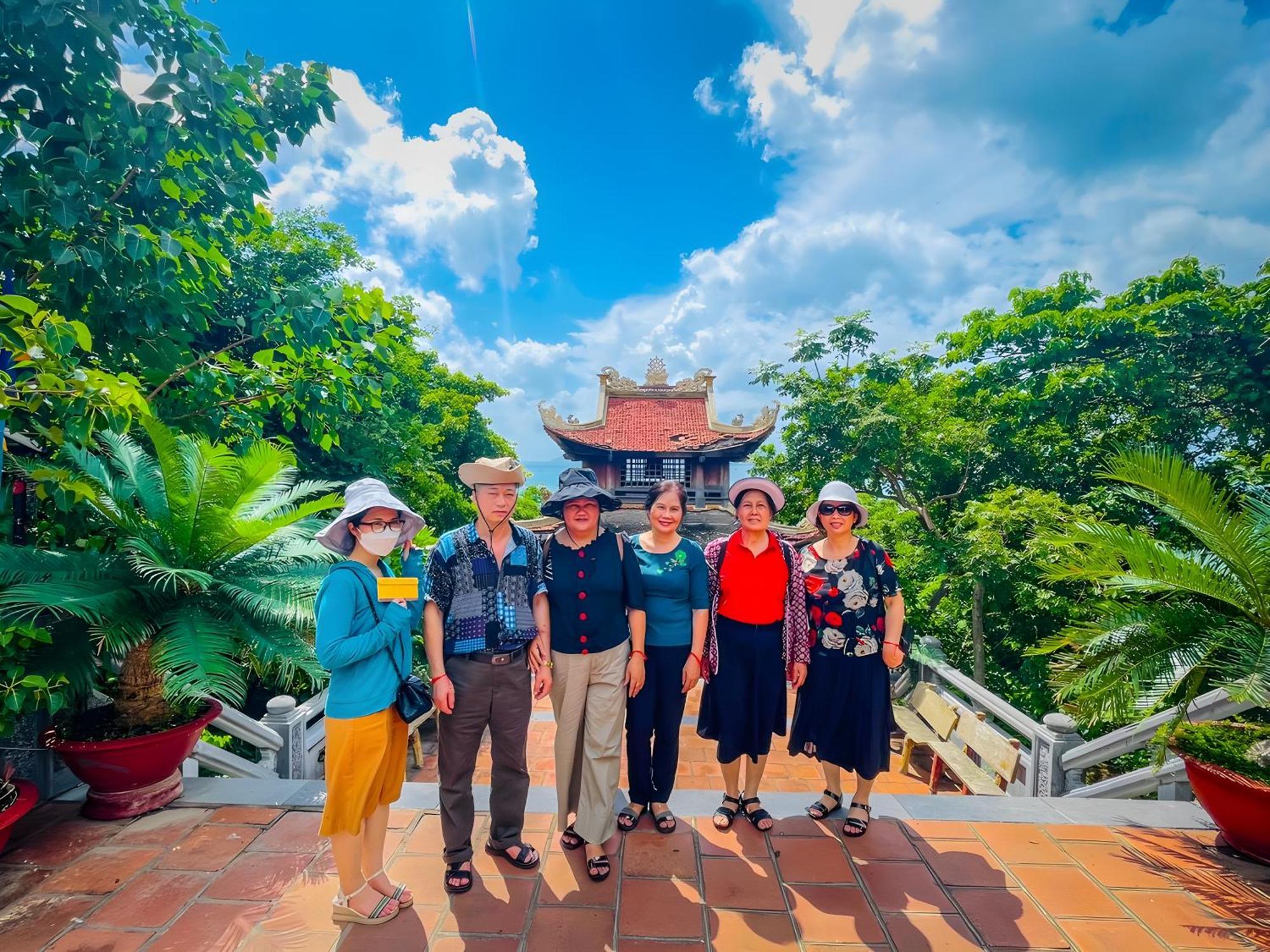 Duy Canh Homestay Chi Khu Co Ong Eksteriør billede
