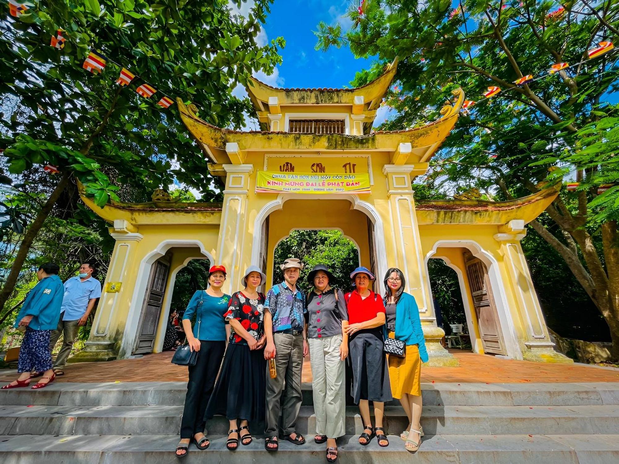 Duy Canh Homestay Chi Khu Co Ong Eksteriør billede